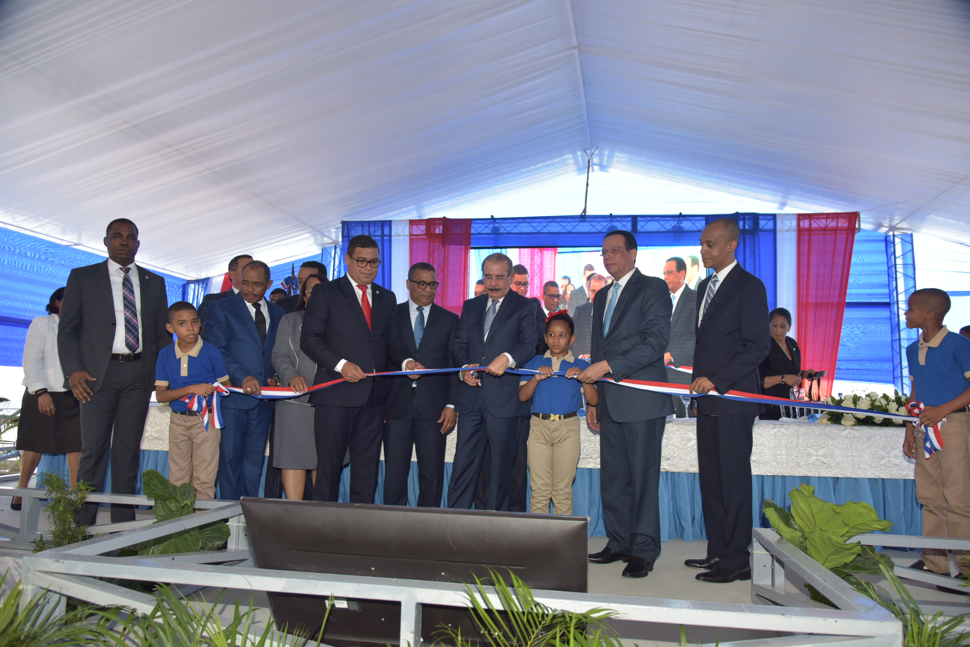 Presidente Danilo Medina entrega centro educativo en Haina