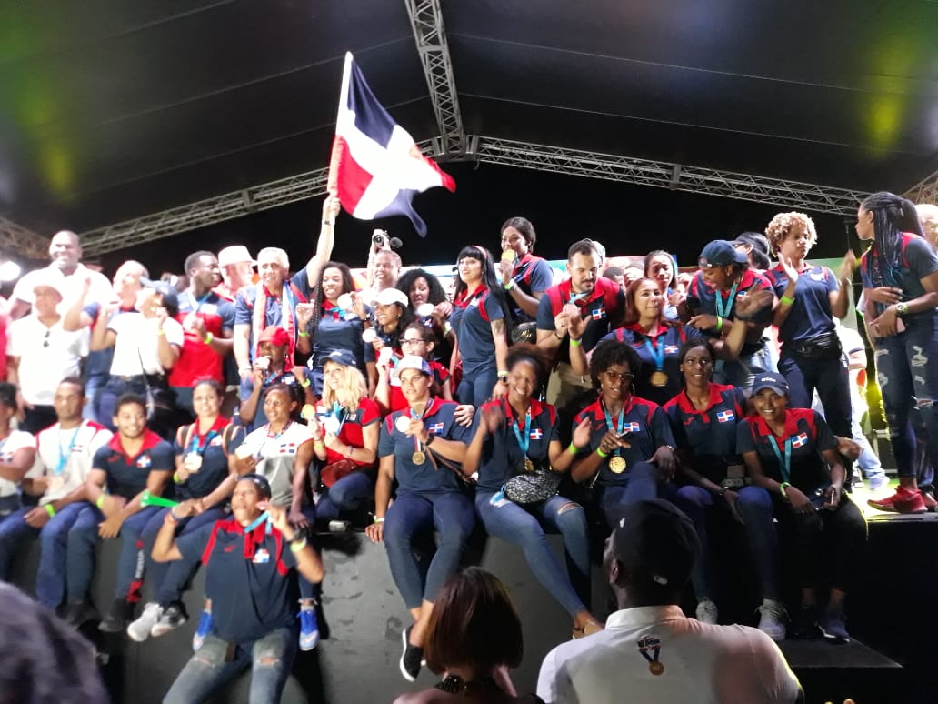 (Videos): Medallistas dominicanos en los Panamericanos 2019 celebran triunfo con caravana