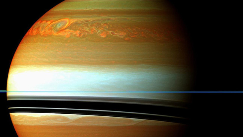 Un nuevo estudio plantea que el interior de Saturno podría ser viscoso como la miel