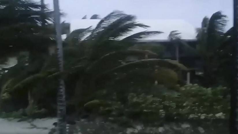 PRIMERAS IMÁGENES: Huracán Dorian destruye casas, autos y árboles en su potente paso por las Bahamas