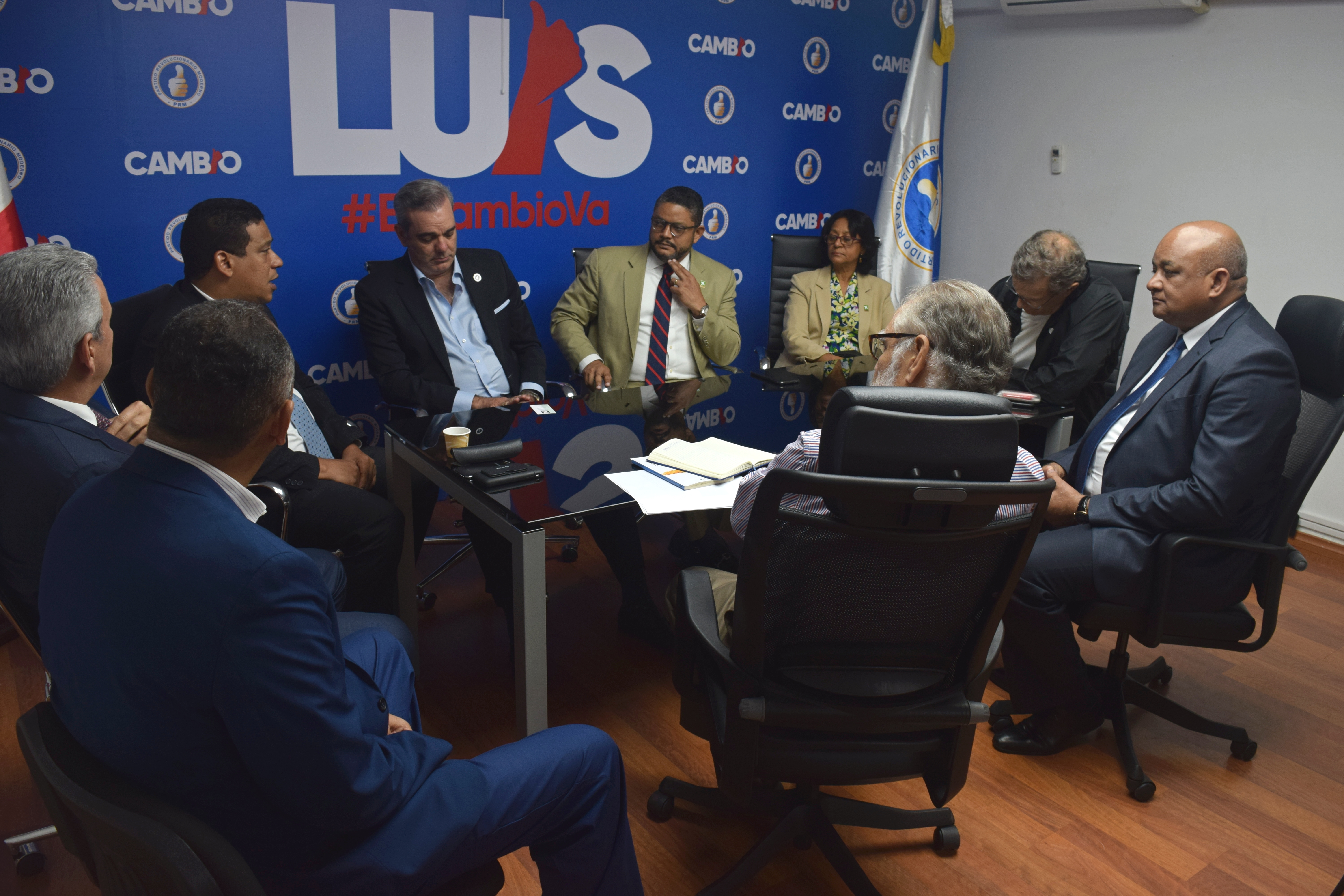 Participación Ciudadana presenta programa de Observación Electoral al precandidato presidencial del PRM, Luis Abinader