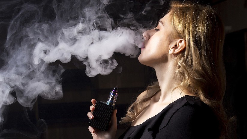 Una adolescente queda en coma inducido tras fumar cigarrillo electrónico a diario