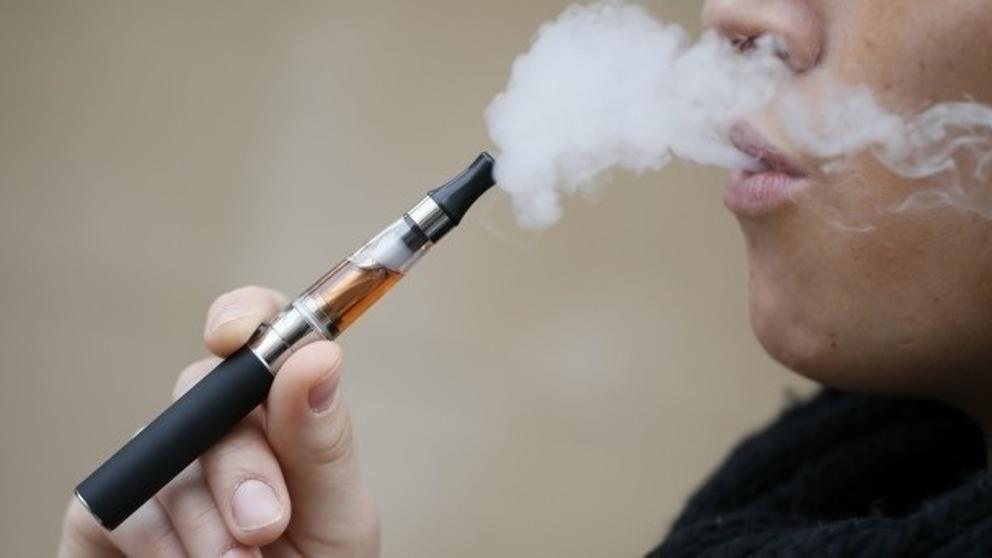 Nueva York prohíbe venta de cigarrillos electrónicos con sabor