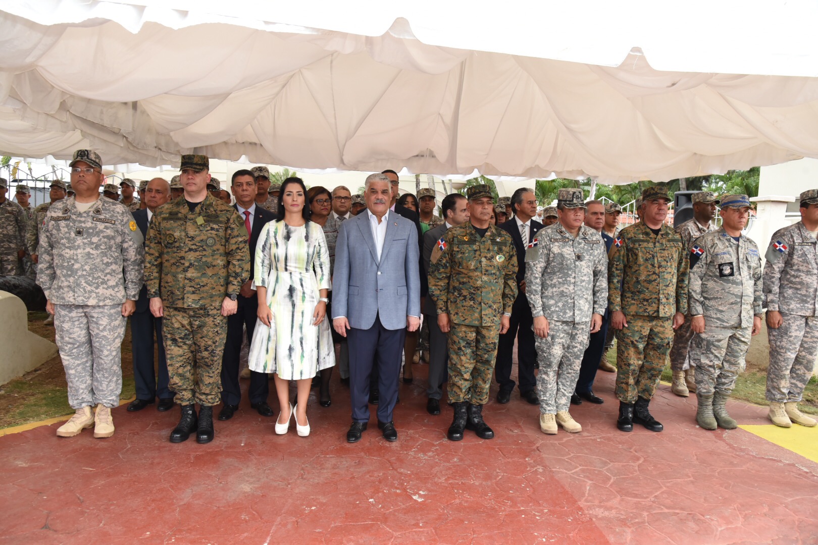 Canciller y ministro de Defensa despiden misión humanitaria dominicana enviada a Bahamas