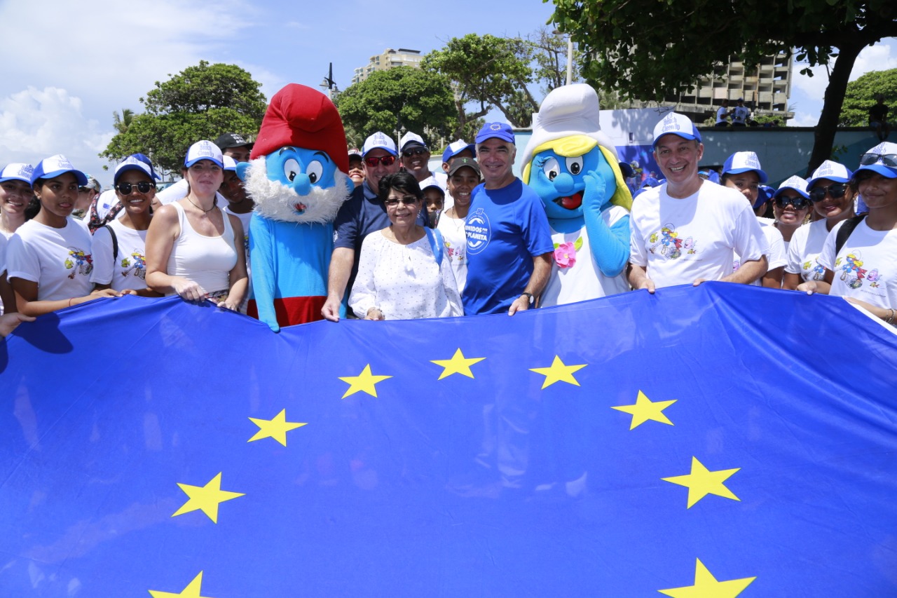 Instituciones diplomáticas unen esfuerzos en limpieza de playa Güibia