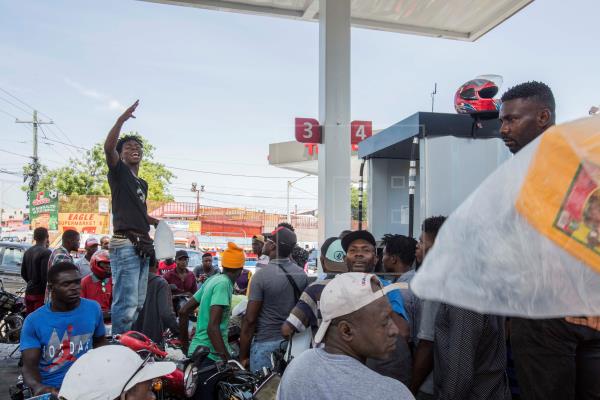 La escasez de combustible paraliza la capital de Haití