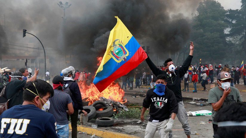 Presidente de Ecuador declara "toque de queda" y "militarización en Quito