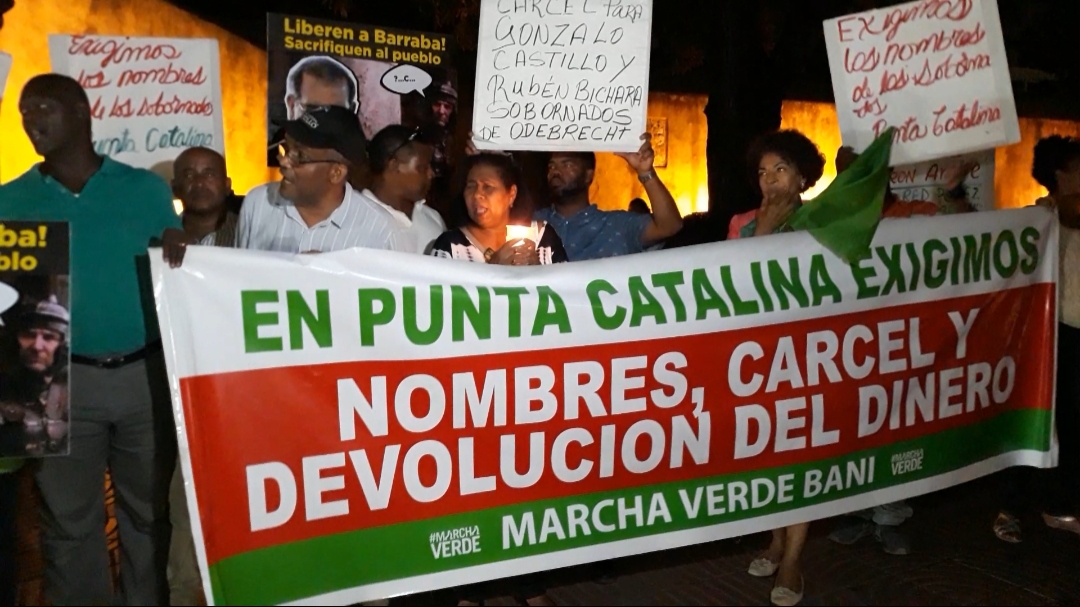 (Video): Realizan undécimo encendido de velas contra la corrupción y en defensa de Marino Zapete