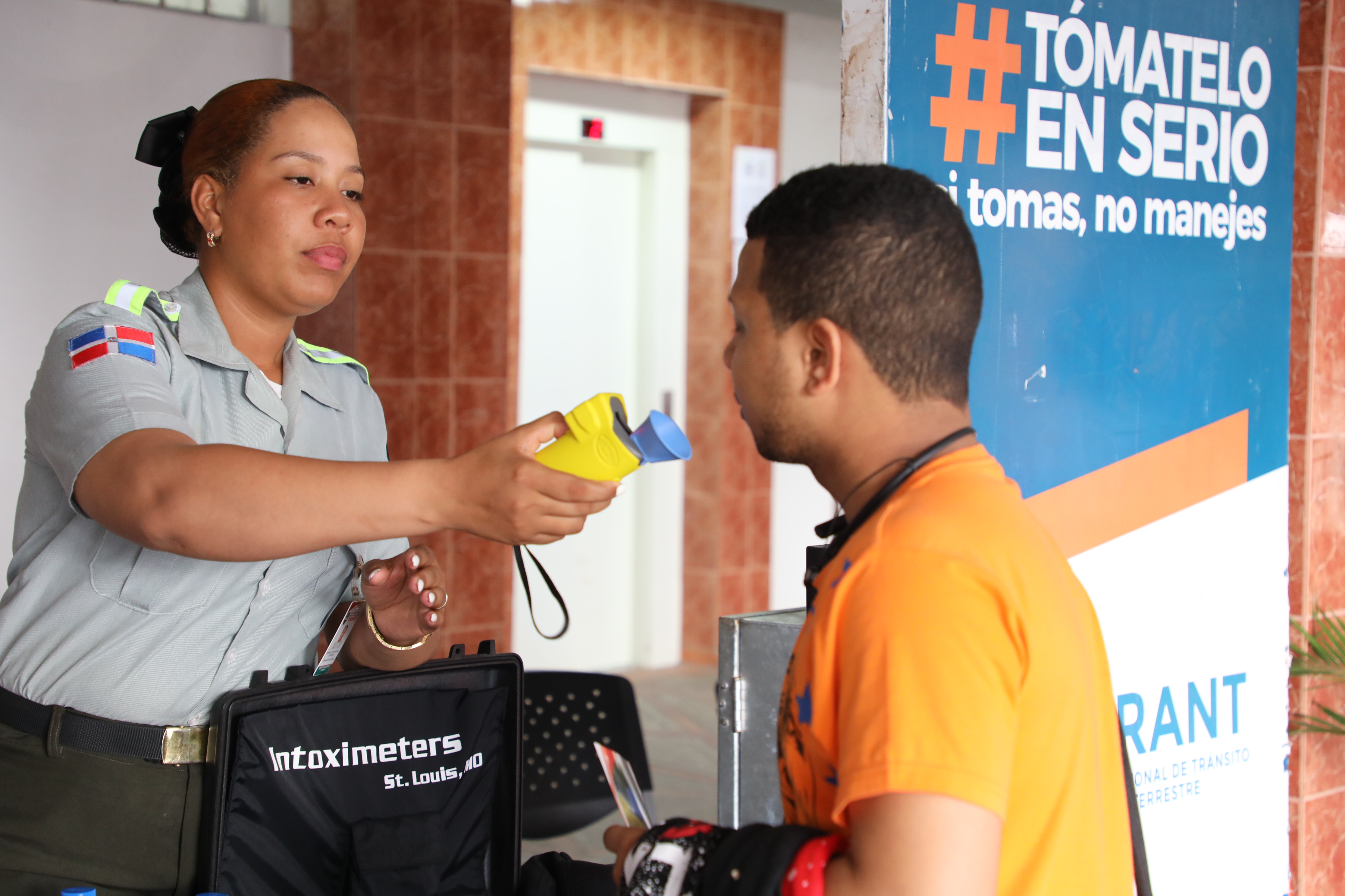 INTRANT lleva campaña “Tómatelo en serio, si tomas no manejes” auniversidades del país