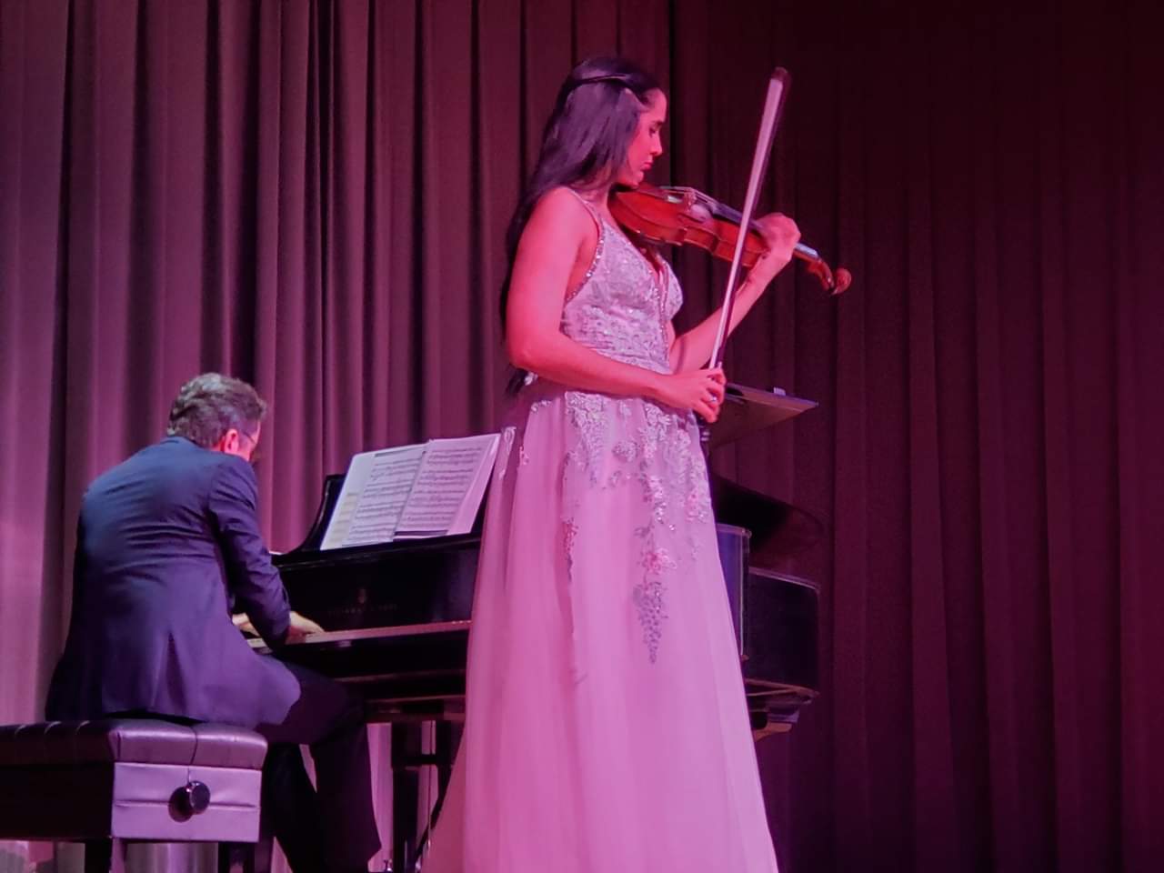 La violinista dominicana Aisha Syed ofrece concierto e imparte clínica en Chicago