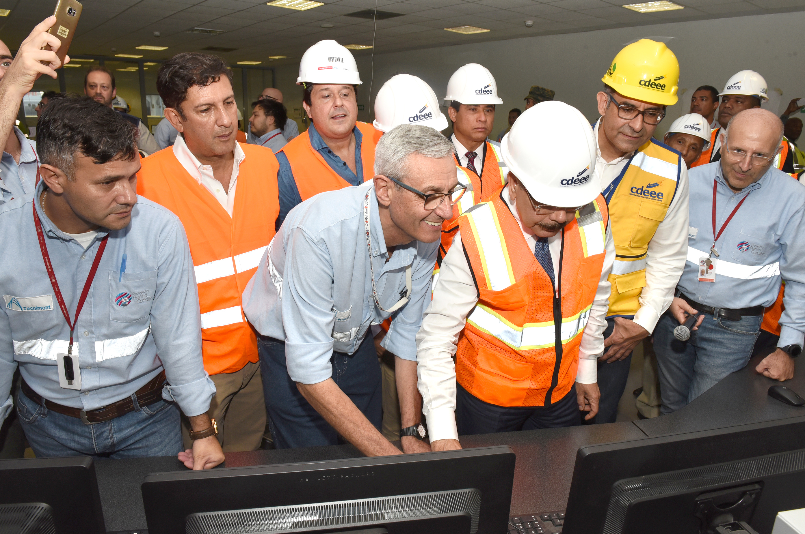 Presidente Danilo Medina enciende unidad número dos de la Central Punta Catalina