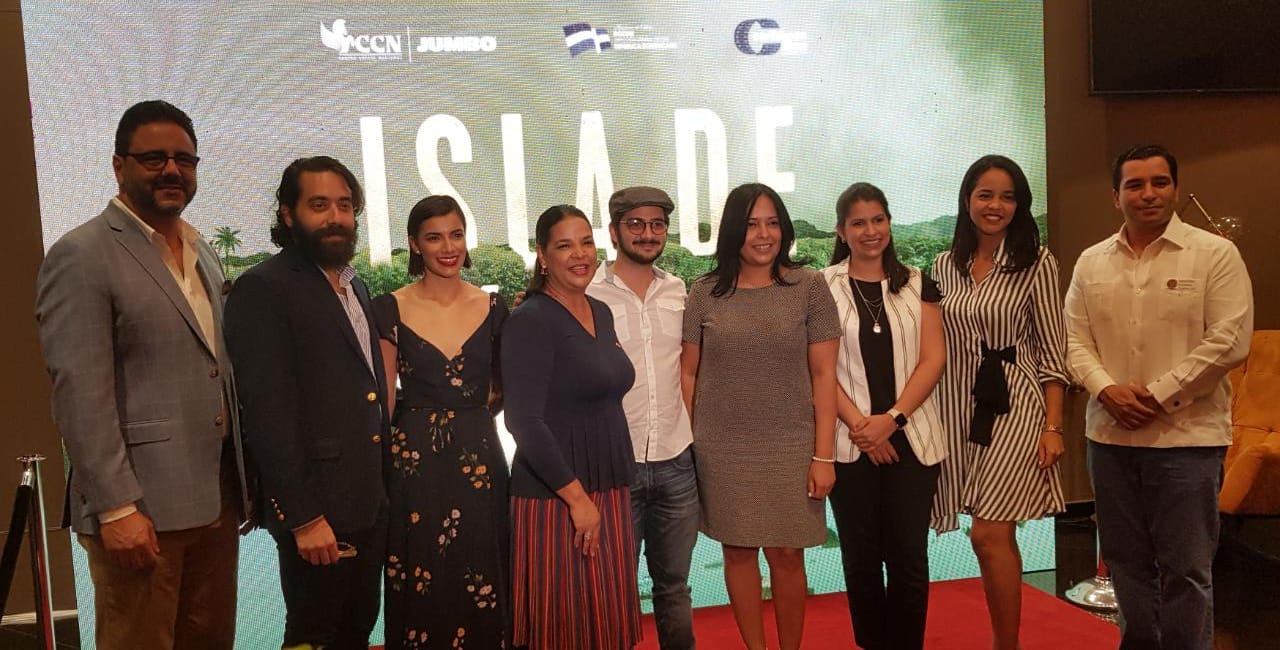 (Video): Nashla Bogaert y José María Cabral presentan los detalles de su documental "Isla de Plástico"