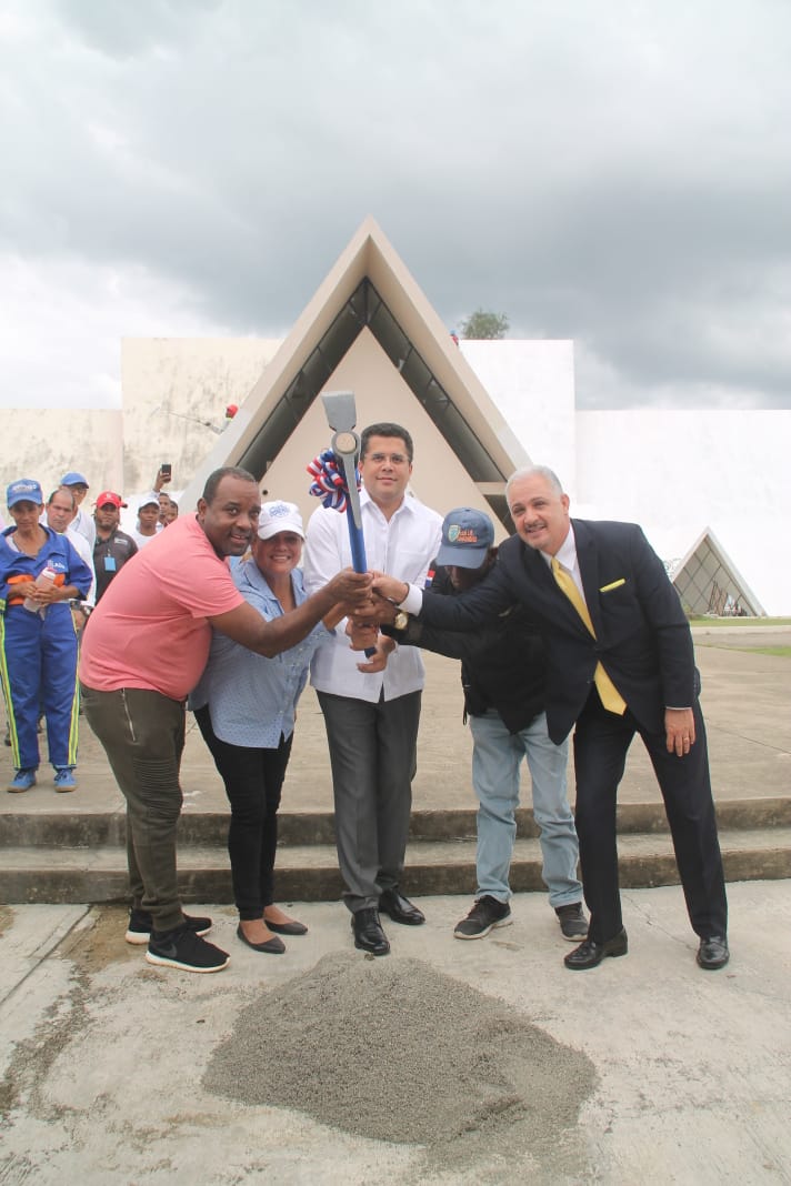 (Video): Collado deja iniciados trabajos de construcción 336 nuevos nichos y 208 osarios en el cementerio Cristo Redentor