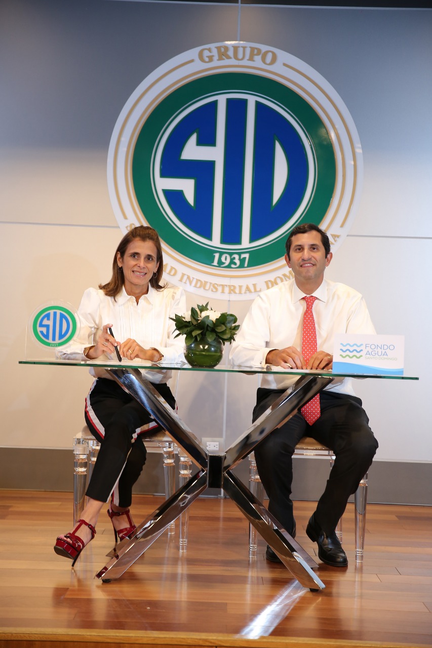 Grupo SID y Fondo Agua Santo Domingo sellan su compromiso por el medio ambiente y la inversión en comunidades sostenibles