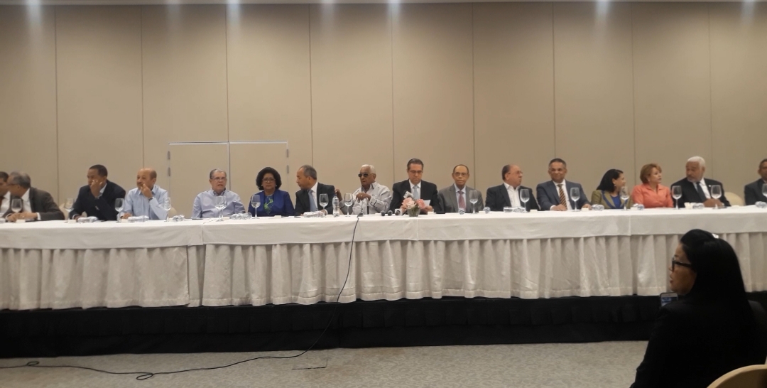 (Video): Miembros del Comité Político del PLD felicitan y ofrecen respaldo a Gonzalo Castillo; repudian actitud de Leonel Fernández