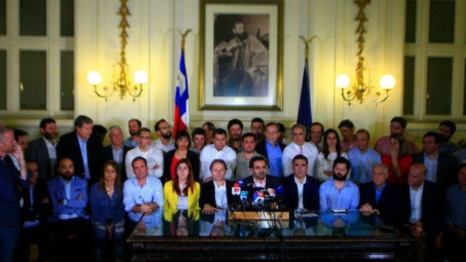 Nueva Constitución en Chile: gobierno y oposición llegan a un histórico acuerdo para cambiar la carta magna