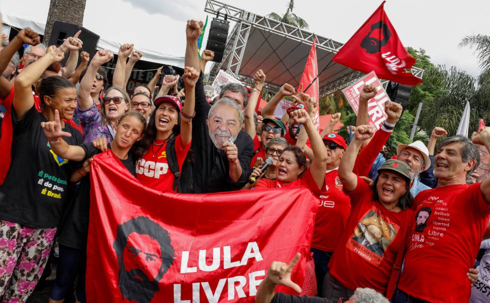 (Video): El expresidente brasileño Lula da Silva sale de prisión