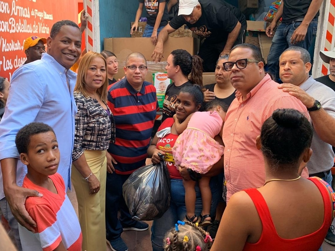 Exreguetoneros llegaron a RD con gira cristiana y donaciones para los más necesitados junto a Bolivar Valera
