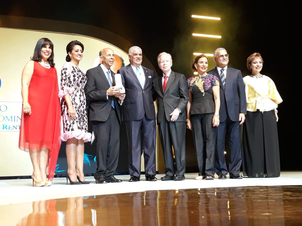 Canciller preside segunda entrega Premio al Emigrante Dominicano Sr. Oscar de la Renta