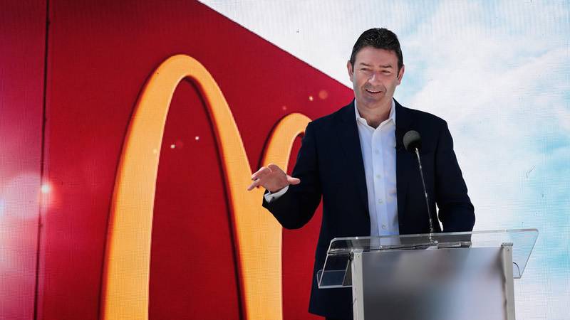 Despiden al CEO de McDonald's por mantener relaciones con una empleada