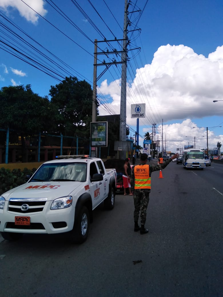 Obras Públicas asiste a 7 mil 567 conductores durante feriado del Día de la Constitución