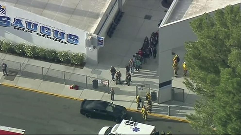 Al menos un muerto y 5 heridos en un tiroteo en un instituto de California