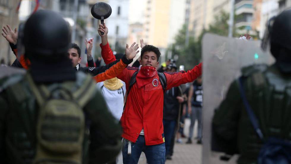 Continúan movilizaciones  en Colombia pese a fuerte represión policial