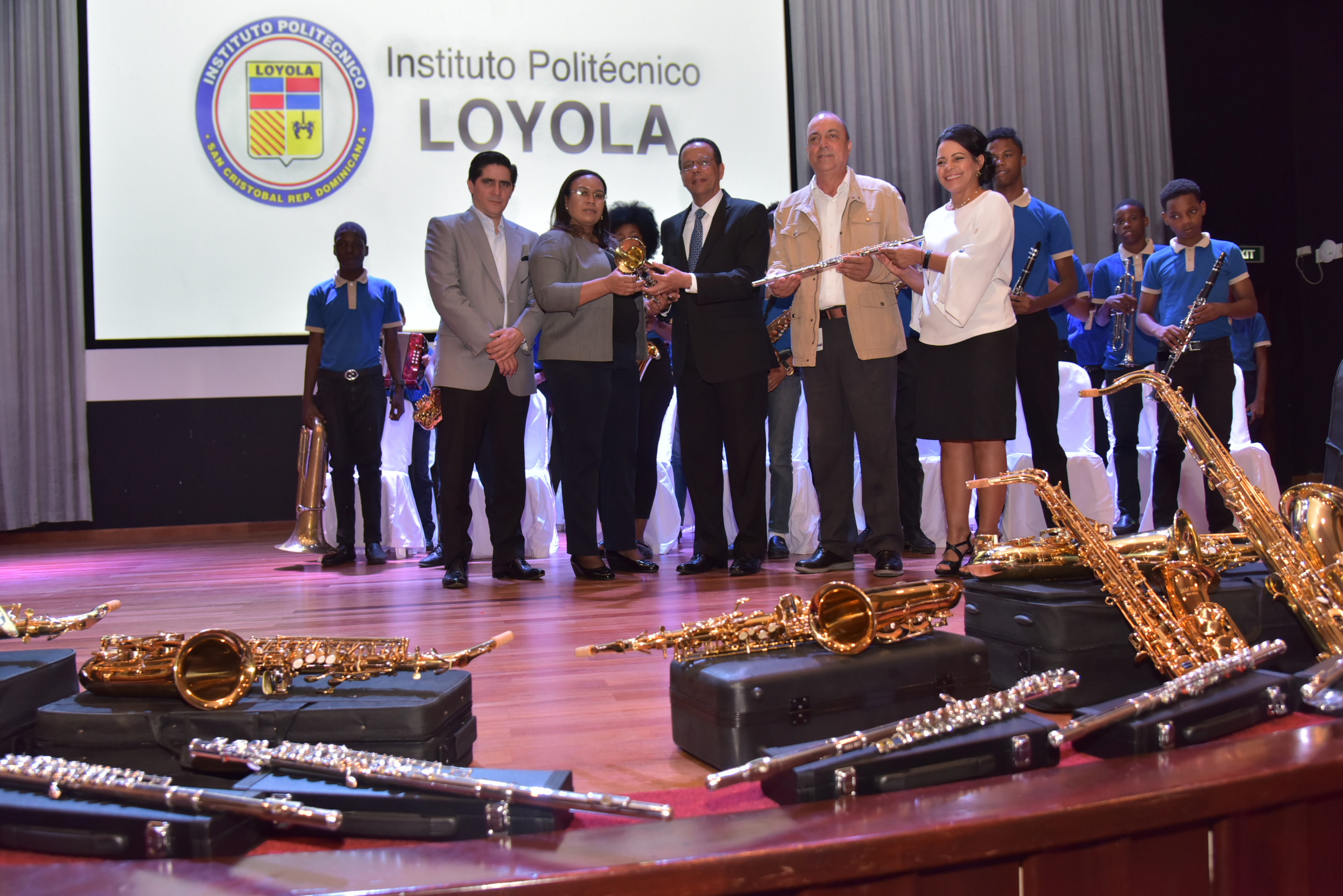 Minerd entrega 680 instrumentos musicales a las bandas de música de 40 centros educativos a nivel nacional