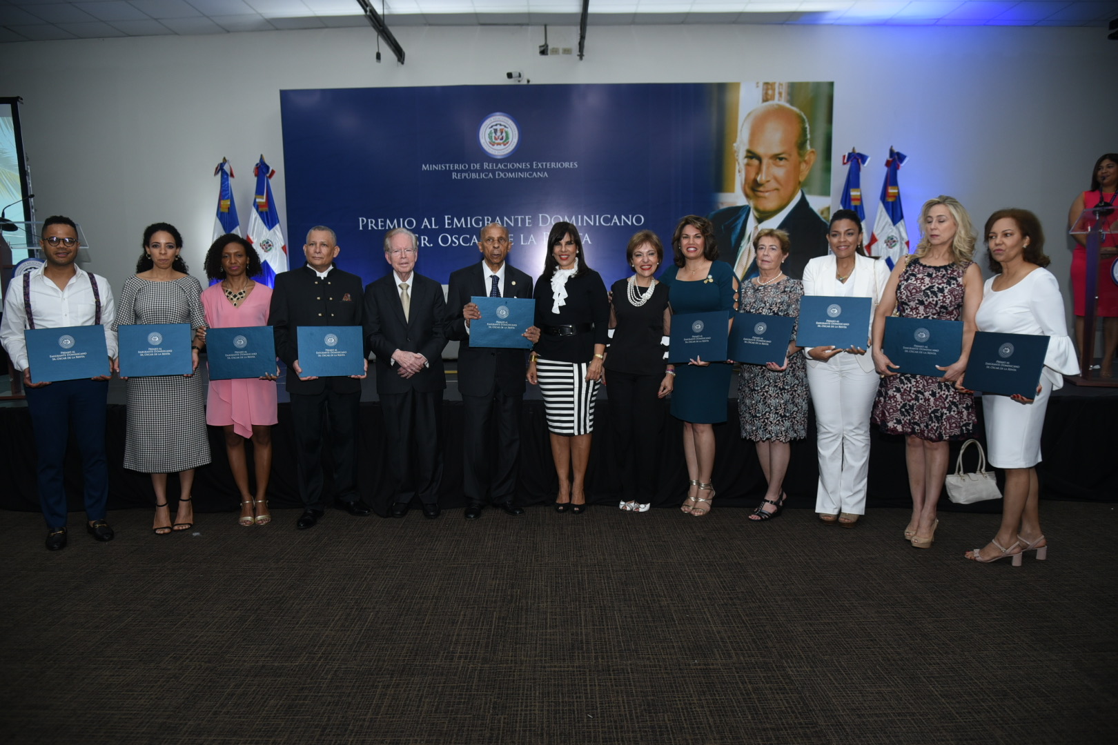 Mirex ofrece coctel en honor a participantes en Premio al Emigrante Dominicano Sr. Oscar de la Renta