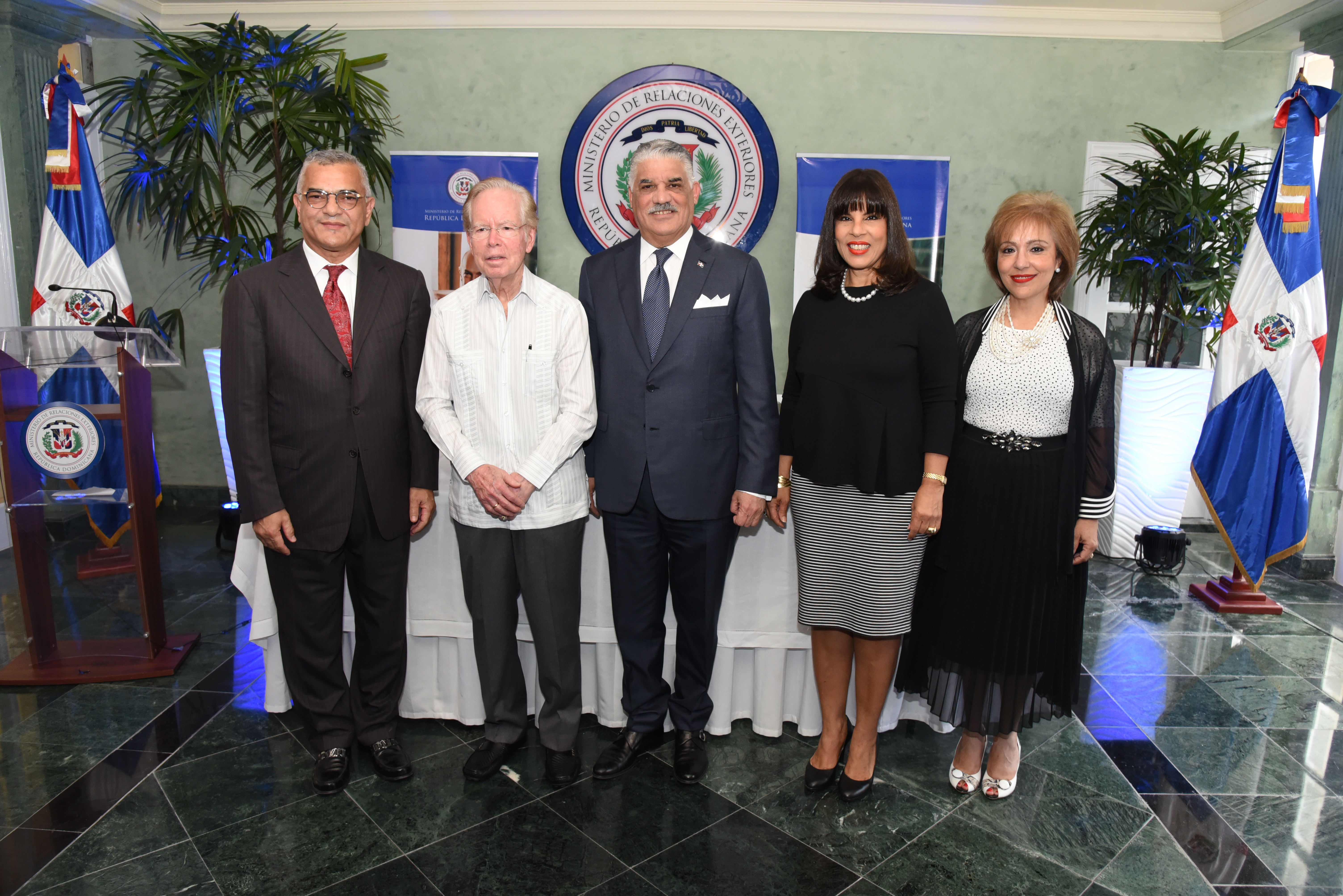 Canciller Vargas exhorta apoyar segunda entrega Premio al Emigrante Dominicano Sr. Oscar de la Renta