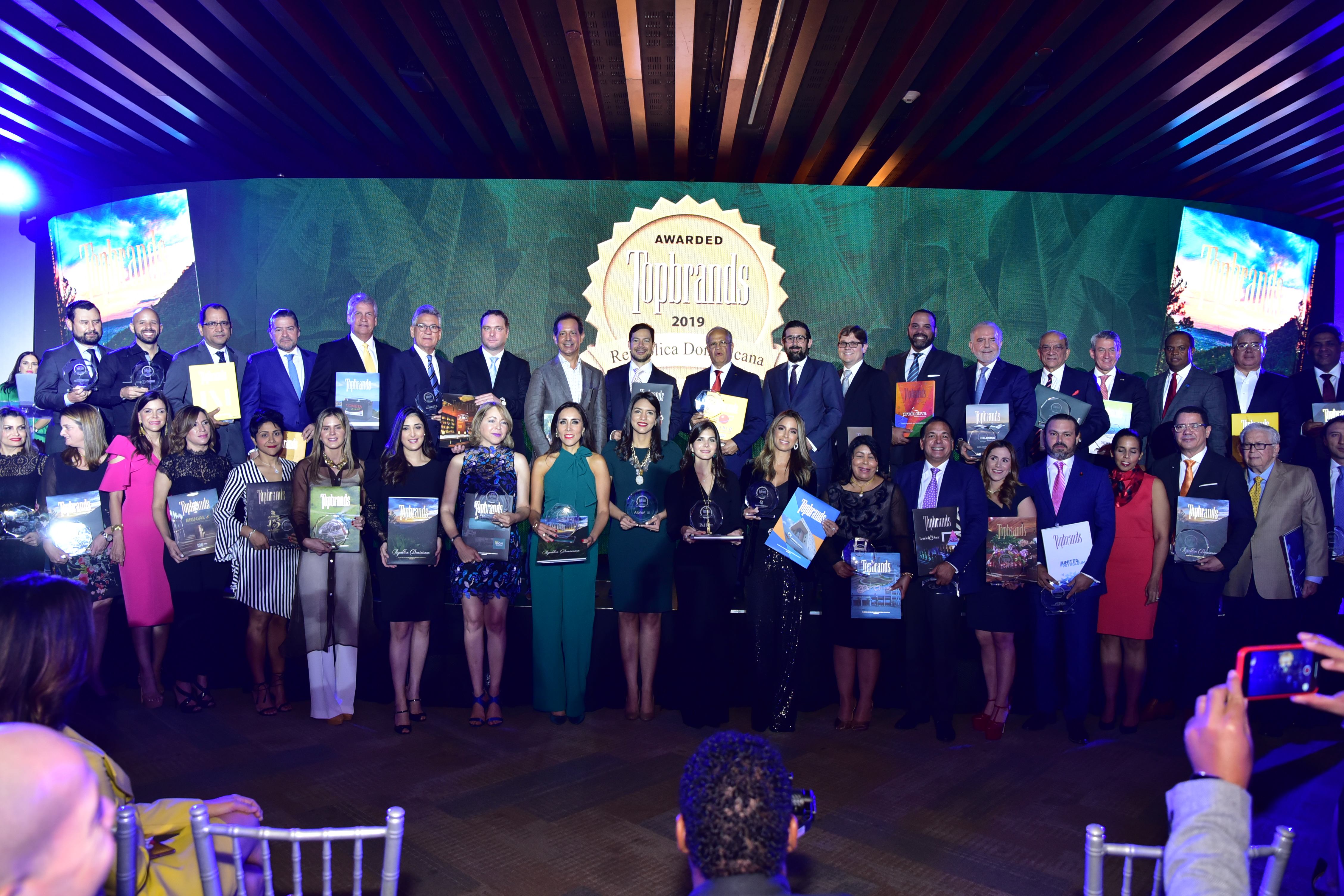 Alpha Inversiones vuelve al Top Brands, el libro de las Grandes Marcas en República Dominicana