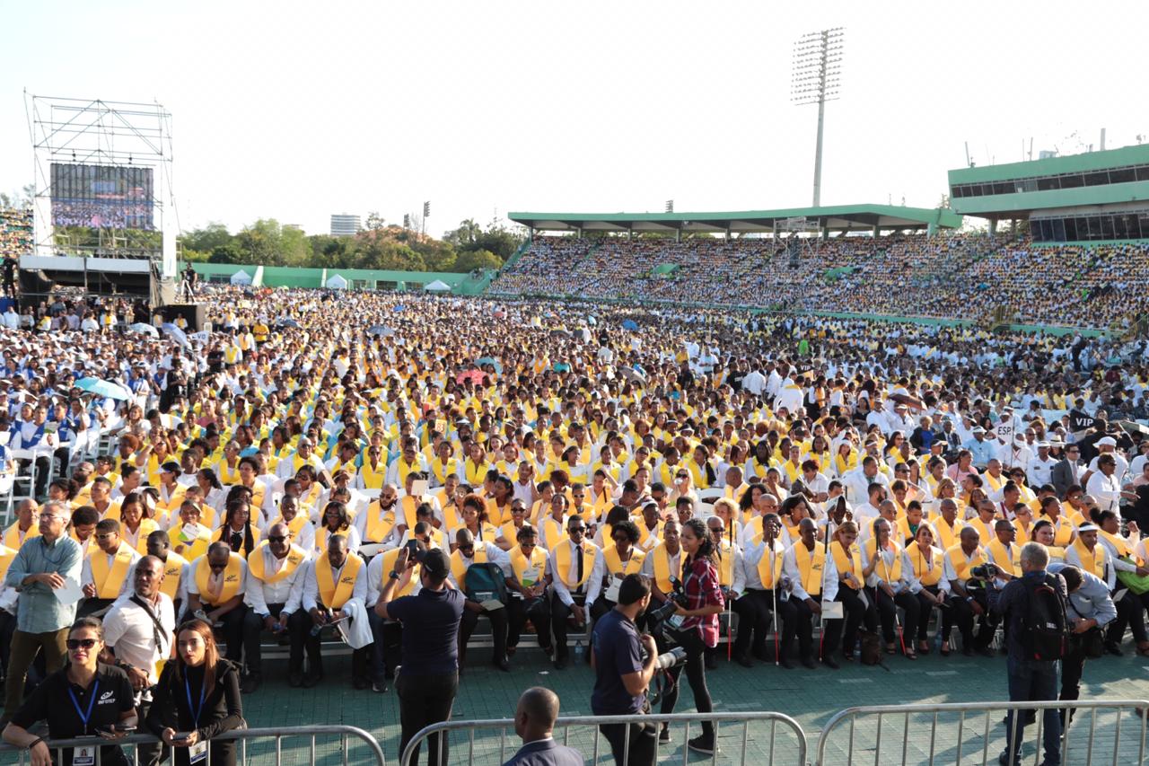 INFOTEP celebra multitudinaria graduación; acuden más de 40 mil egresados