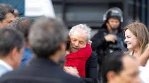 La Red estalla con la etiqueta #LulaLibre tras la liberación del expresidente de Brasil