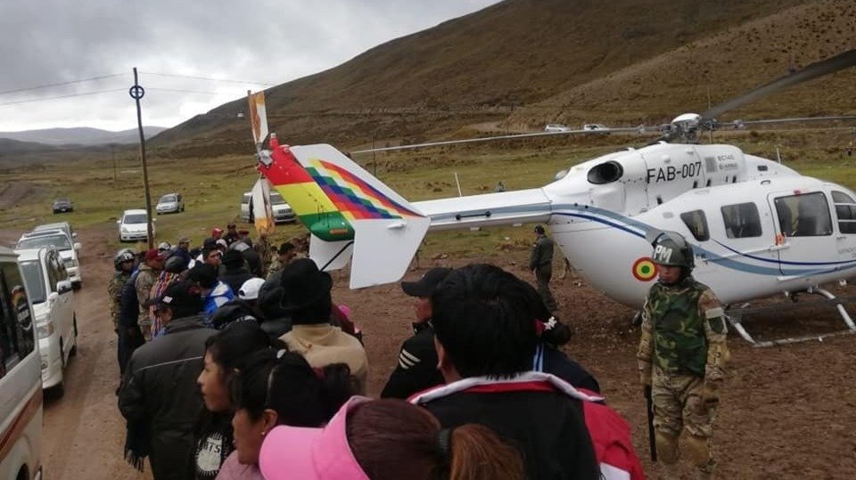 (Video): Helicóptero que trasladaba a Evo aterriza de emergencia, circulan denuncias de sabotaje