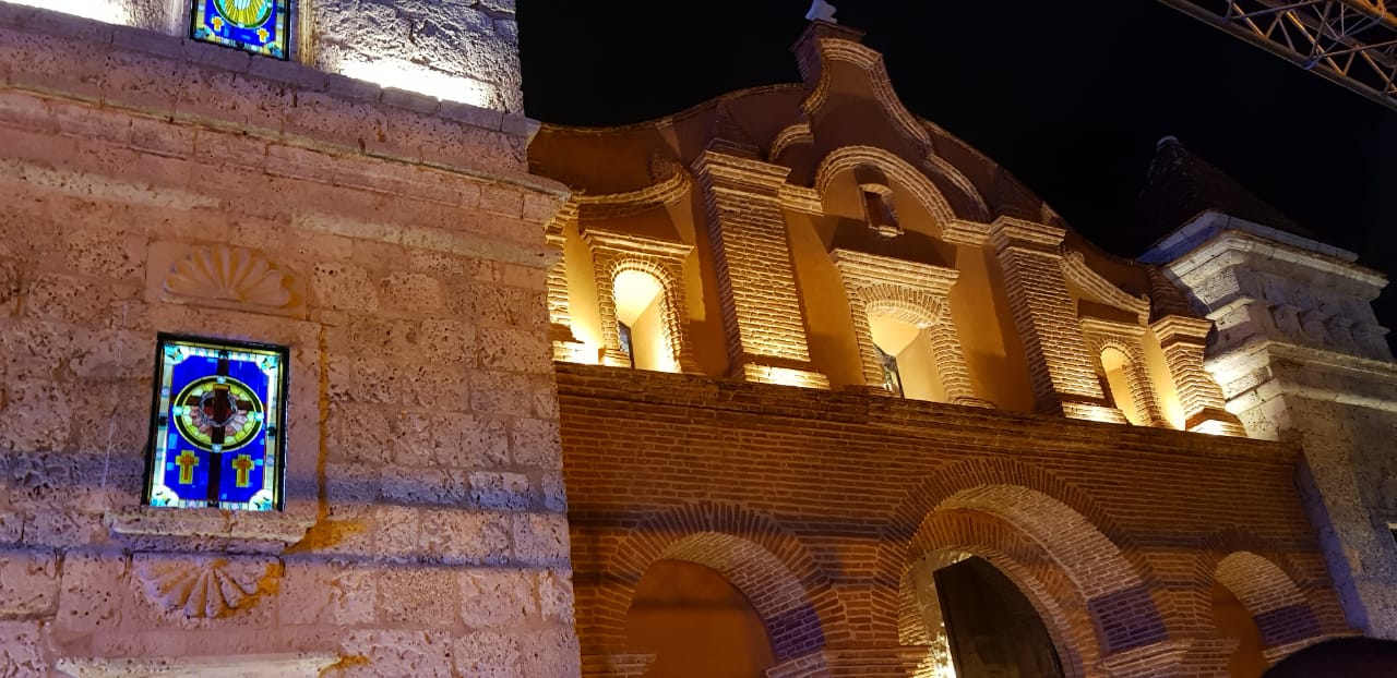 (Videos): Presidente Medina entrega restaurada iglesia Santa Bárbara, con una inversión de 160 millones de pesos