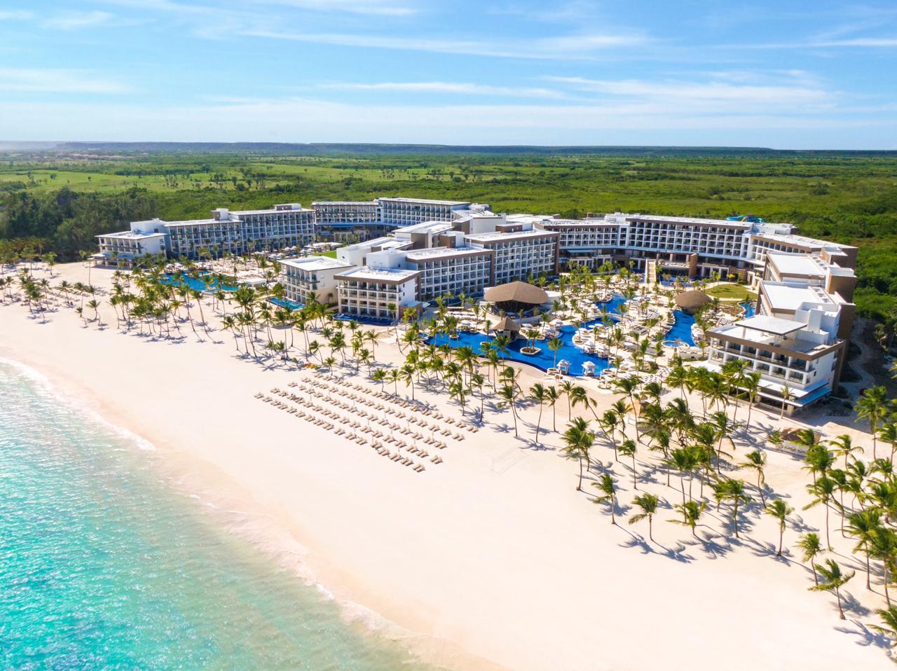 Playa Hotels & Resorts inaugura dos nuevos resorts en Cap Cana con presencia del presidente Medina