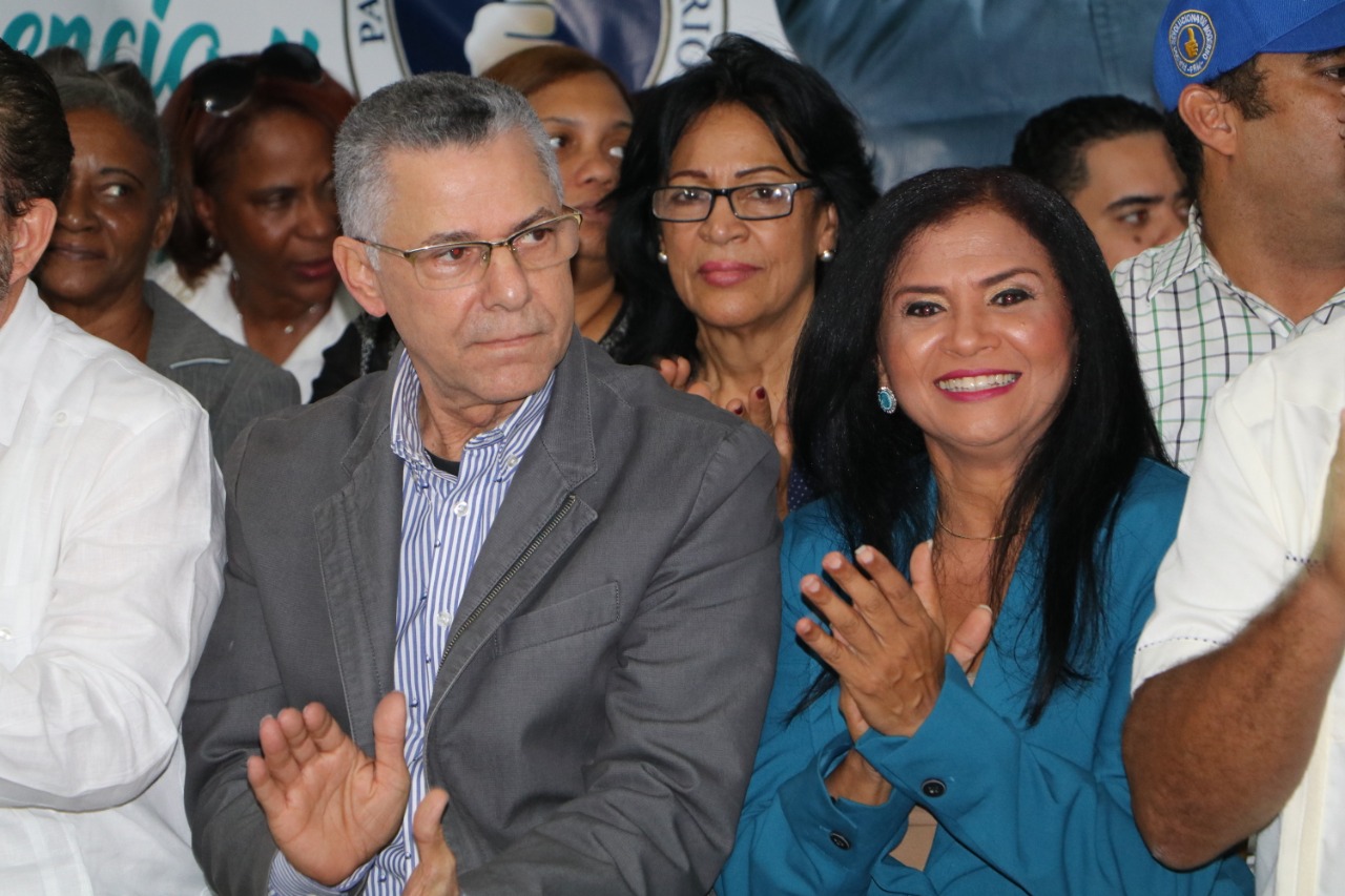 Ángela Henríquez es proclamada candidata vice alcaldesa de SDE
