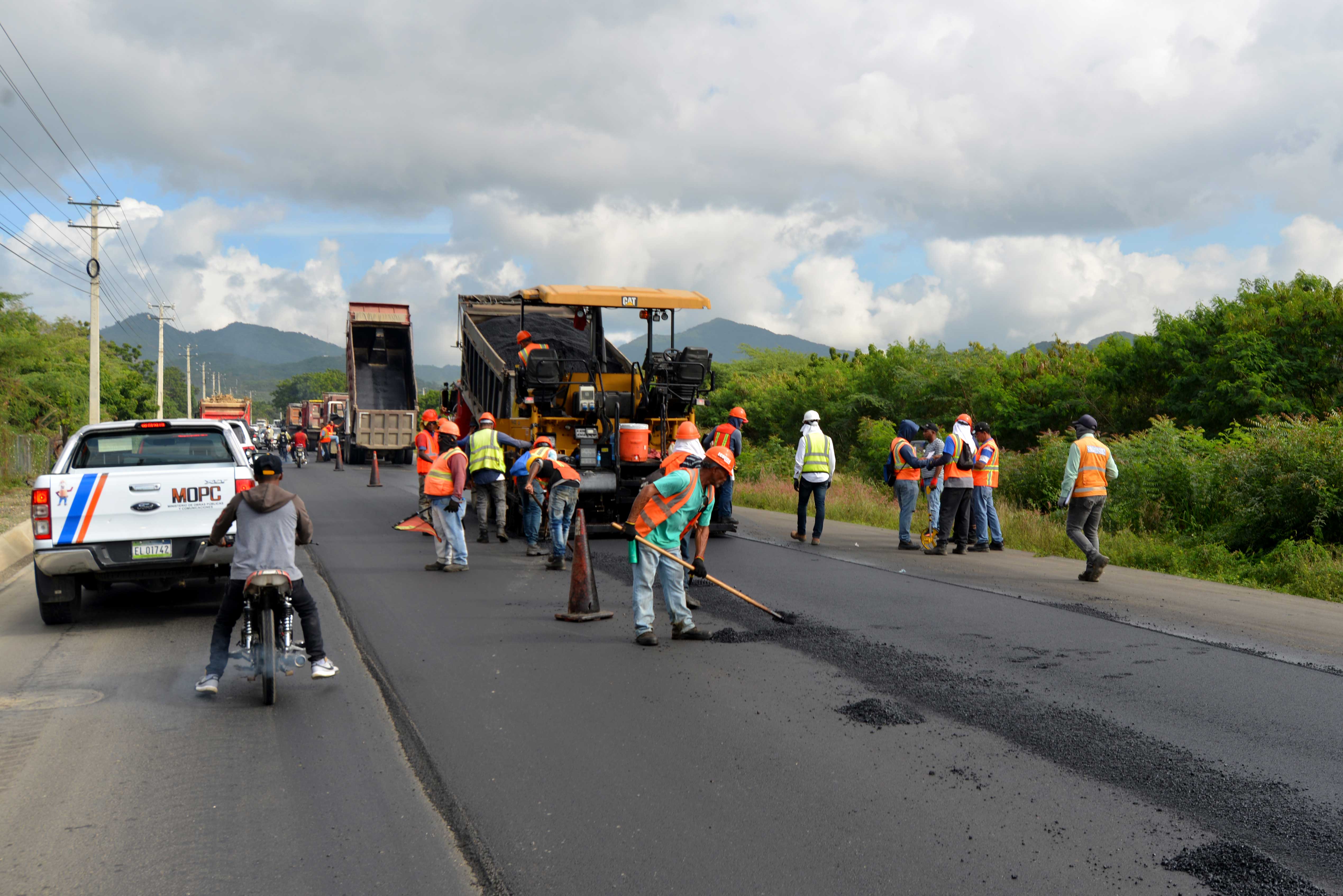 Trabajos de construcción de carretera Navarrete-Puerto Plata avanza en más de 90%