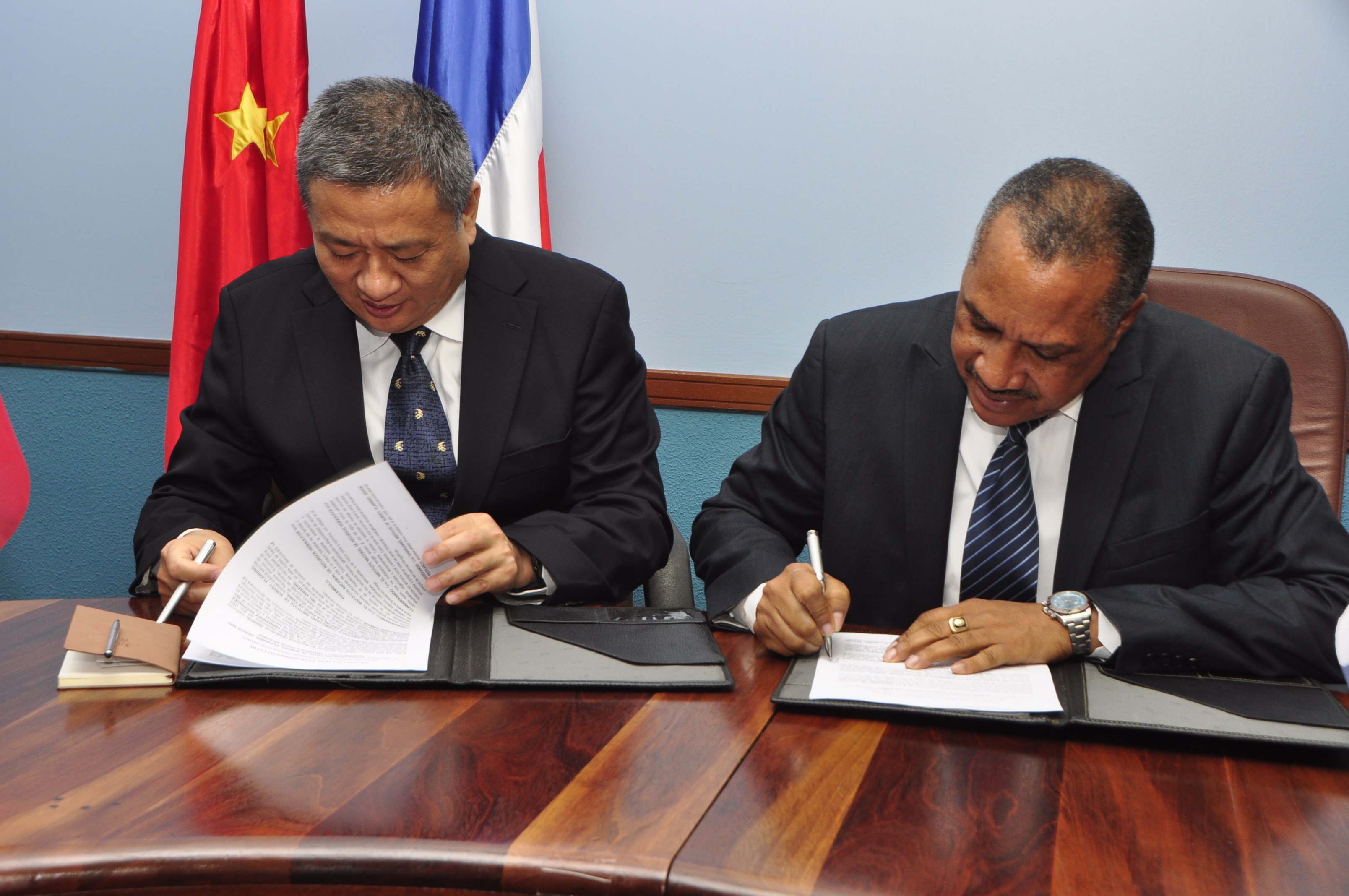 INDRHI y el CISPDR de China Popular firman acuerdo para el desarrollo proyectos hídricos