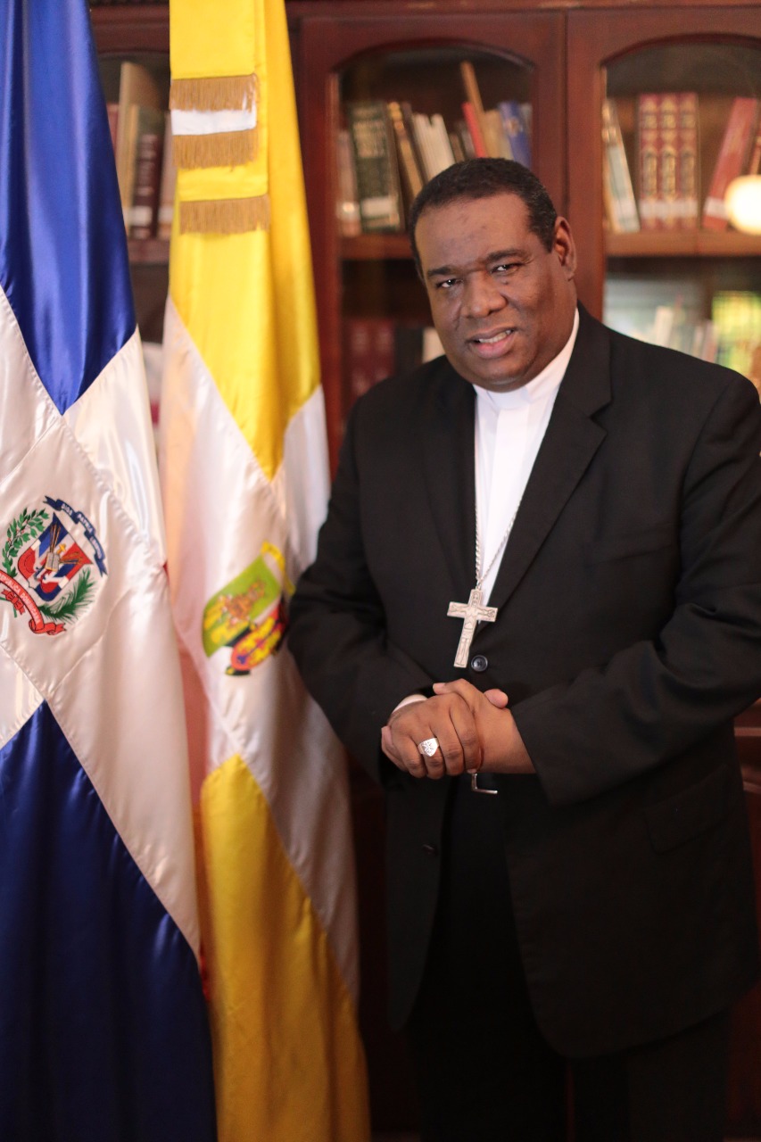 Rector de la Universidad Católica Santo Domingo manda mensaje de Navidad al país