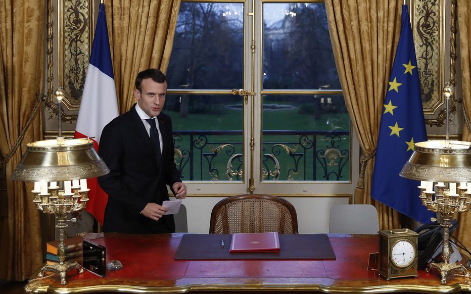 Presidente de Francia renuncia a su pensión presidencial