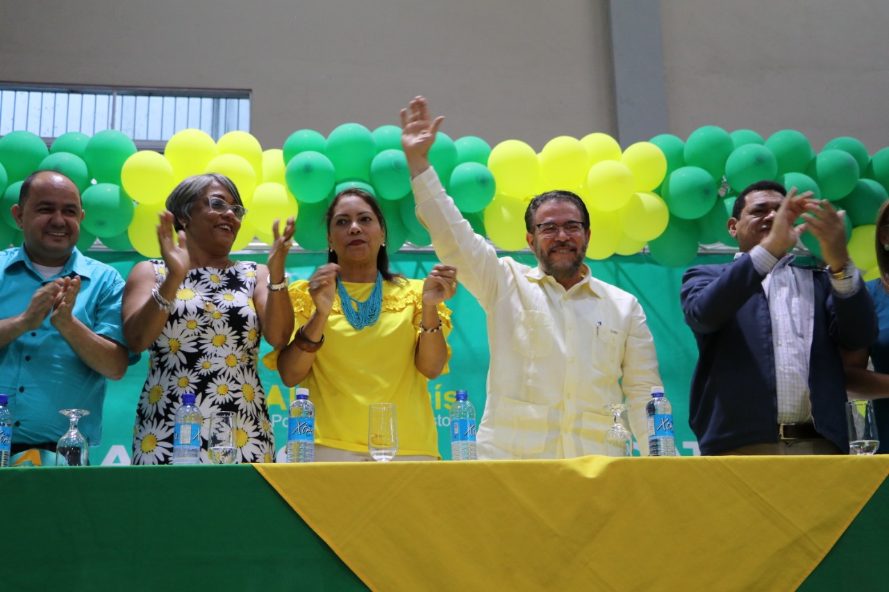 Alianza País presenta candidaturas municipales y congresuales en Santiago