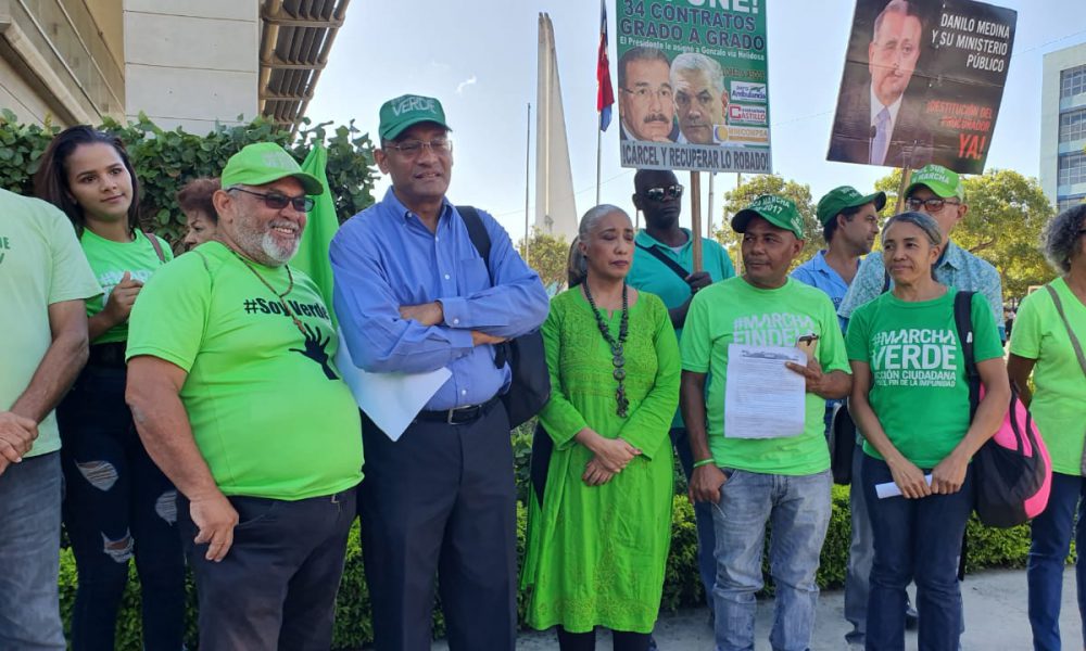 (Video): Marcha Verde deposita denuncia contra Gonzalo Castillo ante PEPCA
