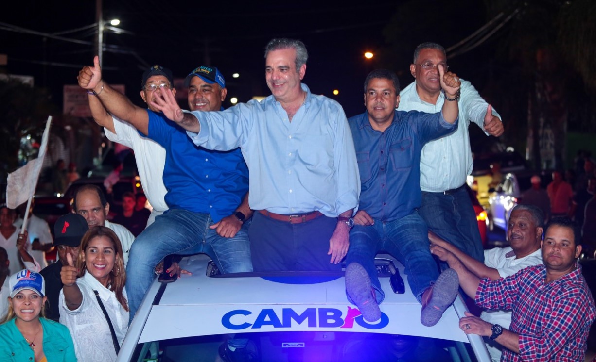 Abinader continúa recorridos de respaldo a aspirantes municipales del PRM y aliados