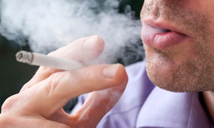 Por primera vez, cae el número de fumadores varones en el mundo