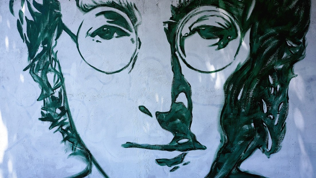 Subastan por casi 200.000 dólares las icónicas gafas de sol de John Lennon
