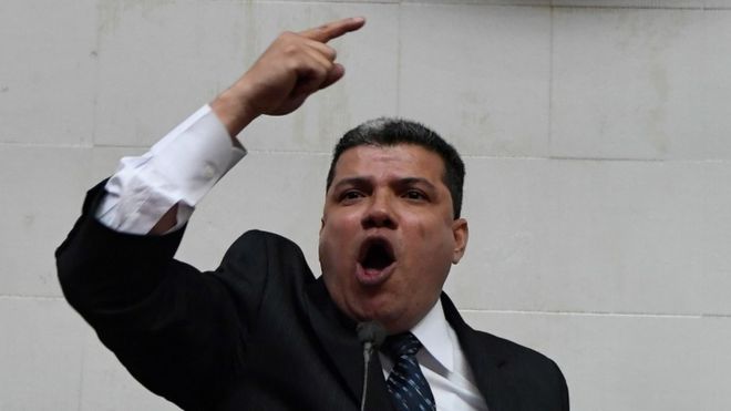 Venezuela: quién es Luis Parra, el polémico diputado que se proclamó "presidente" de la Asamblea Nacional en lugar de Juan Guaidó