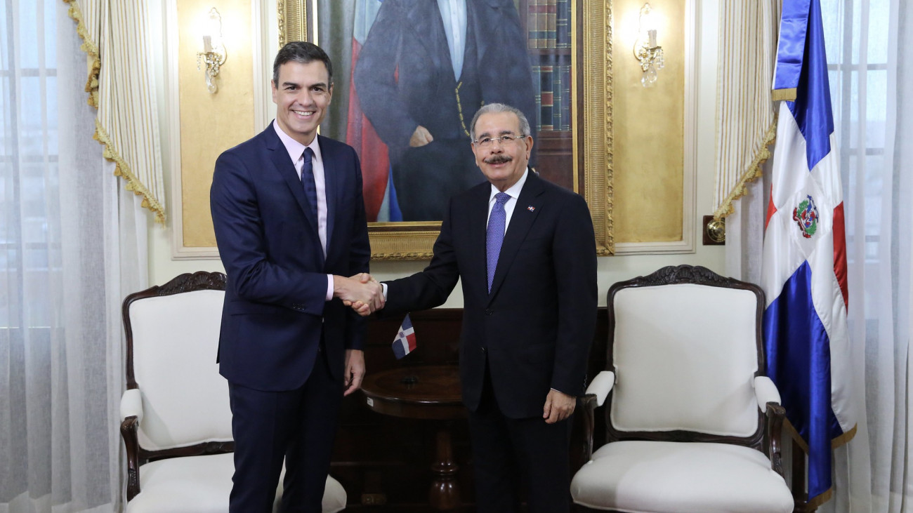 Danilo Medina felicita a Pedro Sánchez por su elección como presidente del gobierno de España
