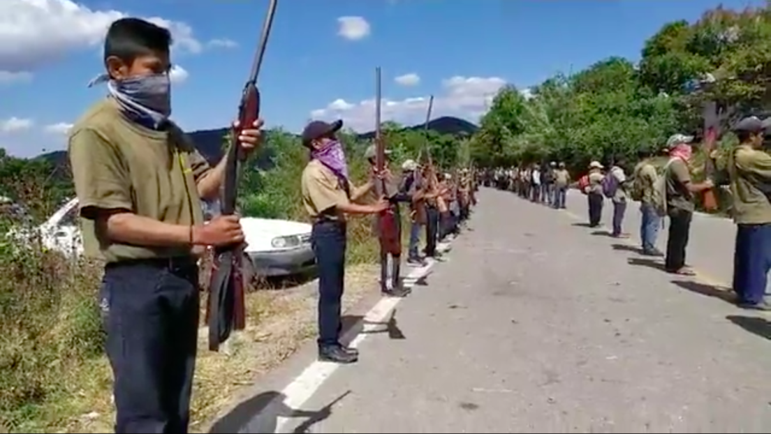 Polémica en México por la incorporación de niños a un cuerpo de policía comunitaria que les dota de armas