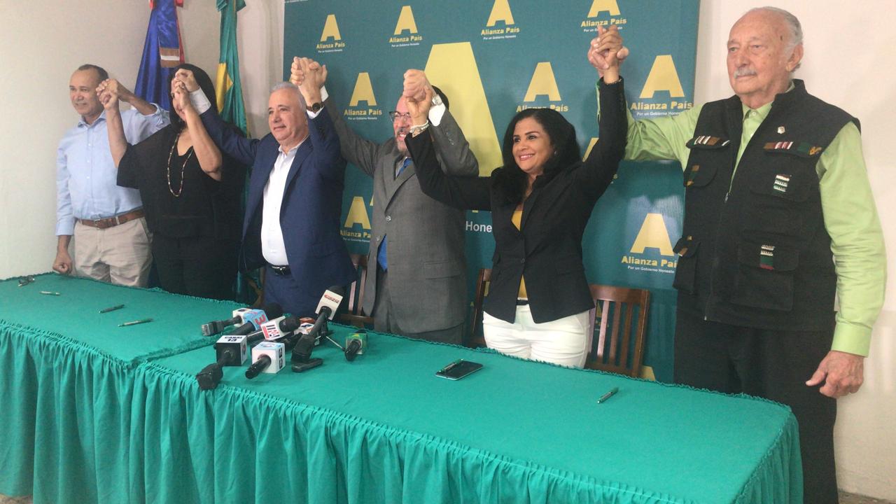 Alianza País presenta a Antonio Taveras Guzmán como su candidato a senador por la provincia Santo Domingo